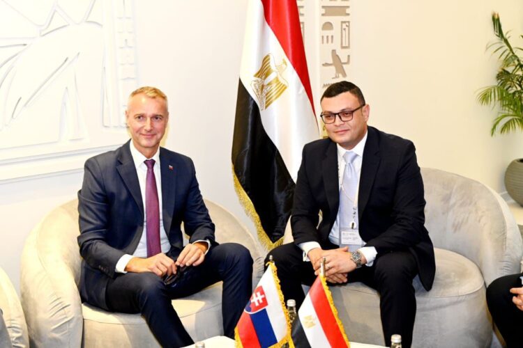 وزير الإسكان يعرض الفرص الاستثمارية المتاحة بالمدن الجديدة على وزير الاستثمار والتطوير الإقليمي بسلوفاكيا 1 وزير الإسكان يعرض الفرص الاستثمارية المتاحة بالمدن الجديدة على وزير الاستثمار والتطوير الإقليمي بسلوفاكيا