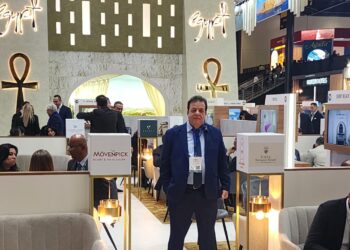 عاطف عبد اللطيف: سانت كاترين ومشروع التجلي الاعظم محور نقاشات زوار الجناح المصري