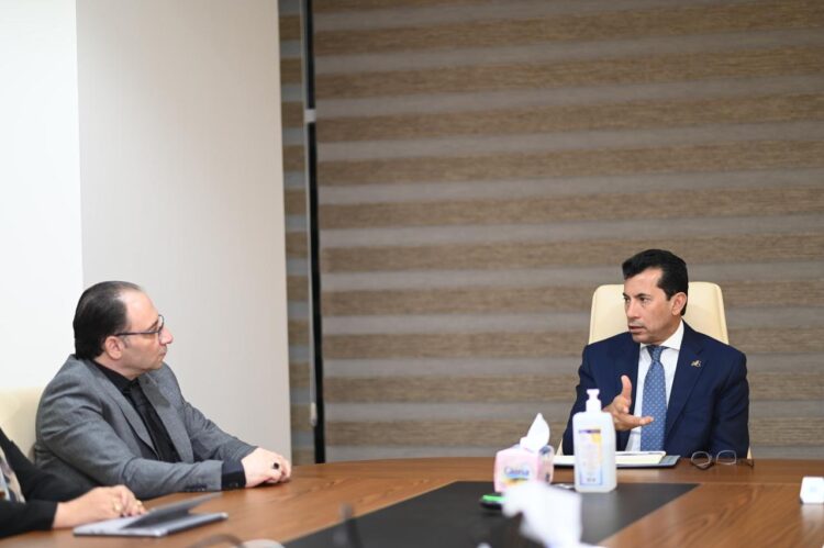 المستشار الاقتصادي أيمن حامد سليمان يلتقي وزير الشباب والرياضة لبحث تنفيذ مشروع كبير بالعاصمة الإدارية الجديدة