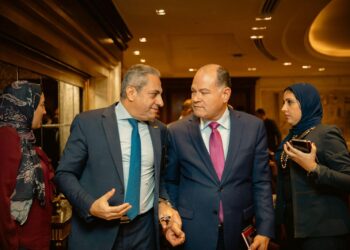 خالد عباس يلتقي وفداً من اتحاد الصحفيين العرب بالعاصمة الإدارية الجديدة