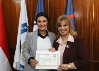 عايدة محي الدين تختتم برنامج تمكين المرأة وإعدادها للمناصب القيادية بمنار مصر للبترول