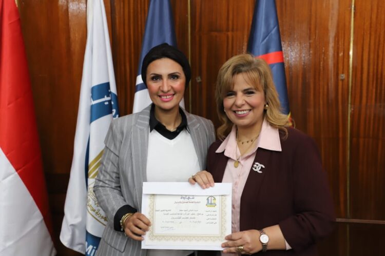عايدة محي الدين تختتم برنامج تمكين المرأة وإعدادها للمناصب القيادية بمنار مصر للبترول 1 عايدة محي الدين تختتم برنامج تمكين المرأة وإعدادها للمناصب القيادية بمنار مصر للبترول