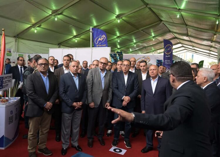 رئيس مجلس الوزراء و4 وزراء يفتتحون معرض "صُنع في بورسعيد" الذي تنظمه الغرفة التجارية 1 رئيس مجلس الوزراء و4 وزراء يفتتحون معرض “صُنع في بورسعيد” الذي تنظمه الغرفة التجارية