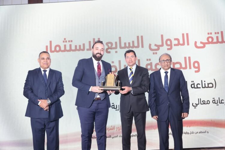 وزير الشباب والرياضة يكرم المهندس محمد شبل بعد ارتفاع محفظة استثمارات شركته ل 50 مليار جنيه بالسوق العقاري السياحي 2024