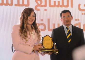 منى العمدة تتلقى تكريمًا من وزير الشباب والرياضة تقديرًا لجهودها الداعمة للقطاع العقاري المصري والعربي
