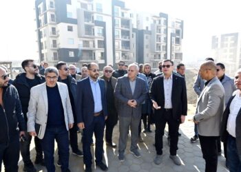 وزير الإسكان يتفقد سير العمل بمشروعات سكن مصر ودار مصر وجنة بمدينة القاهرة الجديدة