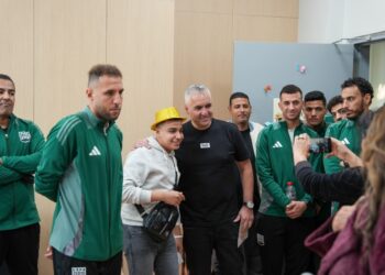 لاعبو “زد إف سي” ومسئولو إدارته يزورون أطفال مستشفى السرطان 57357