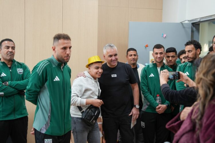 لاعبو "زد إف سي" ومسئولو إدارته يزورون أطفال مستشفى السرطان 57357 1 لاعبو “زد إف سي” ومسئولو إدارته يزورون أطفال مستشفى السرطان 57357