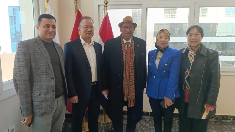 العيسوي يدعو الصينيين إلى توطين الصناعات في مصر لتقليل فاتورة الاستيراد