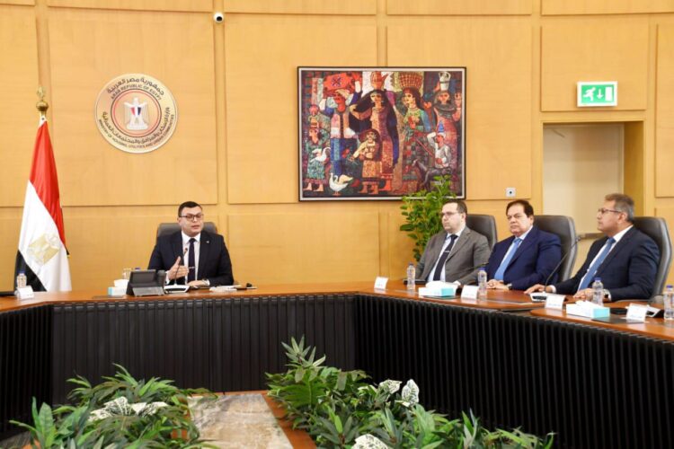 وزير الإسكان يلتقى مجموعة من المطورين العقاريين لمناقشة التحديات التي تواجه القطاع العقاري وبحث فرص التعاون المشترك