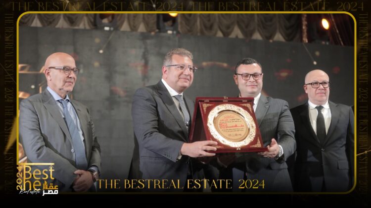 تكريم وزراء الاسكان والاستثمار وقطاع الأعمال ورئيس شركة العاصمة الإدارية وكبار المطورين خلال حفل عقار مصر – THE BEST REAL ESTATE 24