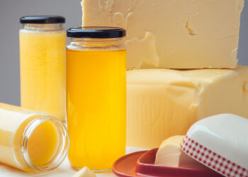 حازم المنوفي ” الشتاء”  أفضل وقت لتخزين الزبدة والسمن البلدي