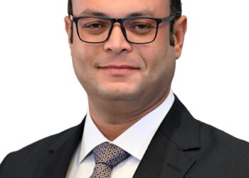 وزير الإسكان يهنئ قداسة البابا والإخوة الأقباط بعيد الميلاد المجيد