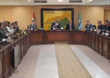 رئيس جهاز حماية المستهلك  ومحافظ الفيوم   ، يبحثا مع الغرفة التجارية بالمحافظة مدي وفرة وإتاحة السلع بالأسواق