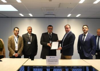 وزير الإسكان يلتقي رئيس "rehlko العالمية" لبحث الموضوعات الفنية بالمشروعات التي تنفذها الوزارة بالتعاون مع الشركة 1 وزير الإسكان يلتقي رئيس “rehlko العالمية” لبحث الموضوعات الفنية بالمشروعات التي تنفذها الوزارة بالتعاون مع الشركة