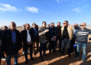وزير الاسكان يتفقد رفع كفاءة الطرق والمحاور والمشروعات الجارية بالأراضي المضافة لمدينة الشروق
