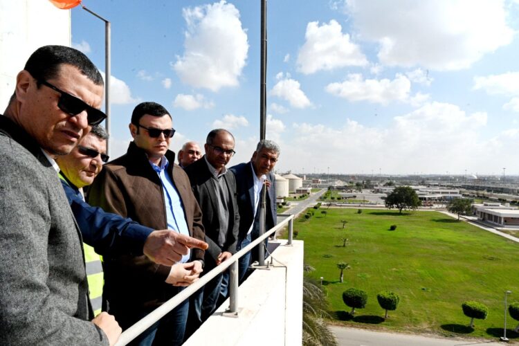 وزير الإسكان يتفقد محطة معالجة مياه الصرف الصحي بالجبل الأصفر 1 وزير الإسكان يتفقد محطة معالجة مياه الصرف الصحي بالجبل الأصفر