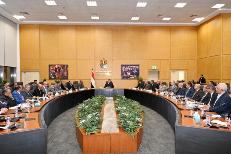 وزير الإسكان يتابع  مشروعات مياه الشرب والصرف الصحي التي يتم تنفيذها ضمن المبادرة الرئاسية “حياة كريمة