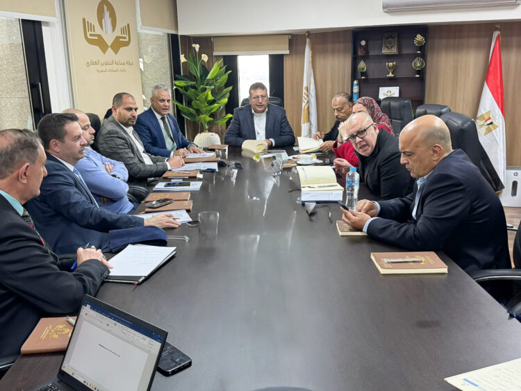 المكتب التنفيذي لغرفة صناعة التطوير العقاري يعقد اجتماعاً لمناقشة مقترحات   لتصدير العقار وتنظيم السوق