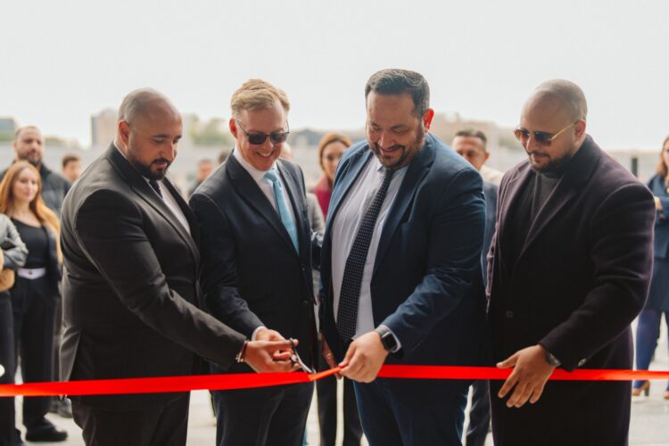 م. فادي عبدالله الرئيس التنفيذي لشركة اربن لينز الكويتية نستعد لإطلاق سابع مشروعاتنا بالسوق المصري.. و استثمارات فندقية بحجم 6 مليار جنيه 1 م. فادي عبدالله الرئيس التنفيذي لشركة اربن لينز الكويتية نستعد لإطلاق سابع مشروعاتنا بالسوق المصري.. و استثمارات فندقية بحجم 6 مليار جنيه