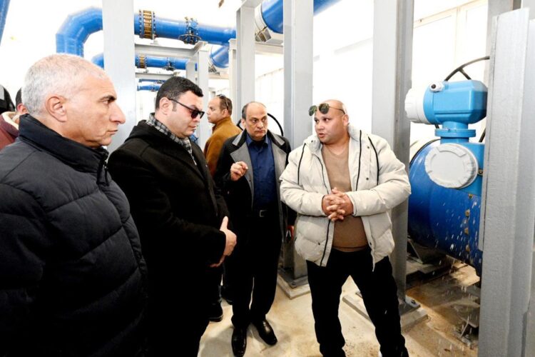 وزير الإسكان يتفقد الممشى السياحي ومحطة تحلية مياه البحر بمدينة المنصورة الجديدة