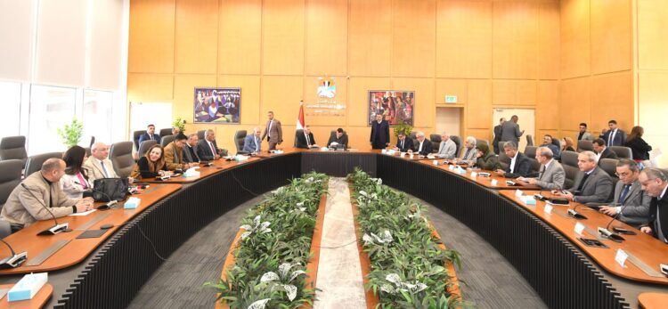 وزير الإسكان يعقد اجتماعه الدوري مع أعضاء مجلسي "النواب والشيوخ 1 وزير الإسكان يعقد اجتماعه الدوري مع أعضاء مجلسي “النواب والشيوخ