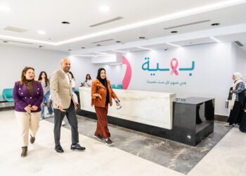 المهندس جرجس يوسف في زيارة تفقدية لمستشفى «بهية» لدعم محاربات سرطان الثدي