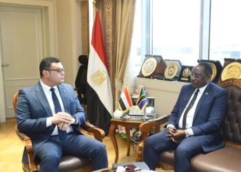 وزير الإسكان يستقبل السفير التنزاني لبحث تعزيز فرص ومجالات التعاون