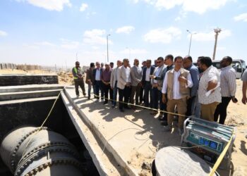 وزير الإسكان يتفقد مشروع تنفيذ الخط الإضافي (2200مم) من مأخذ المعادى إلى محطة تنقية القاهرة الجديدة