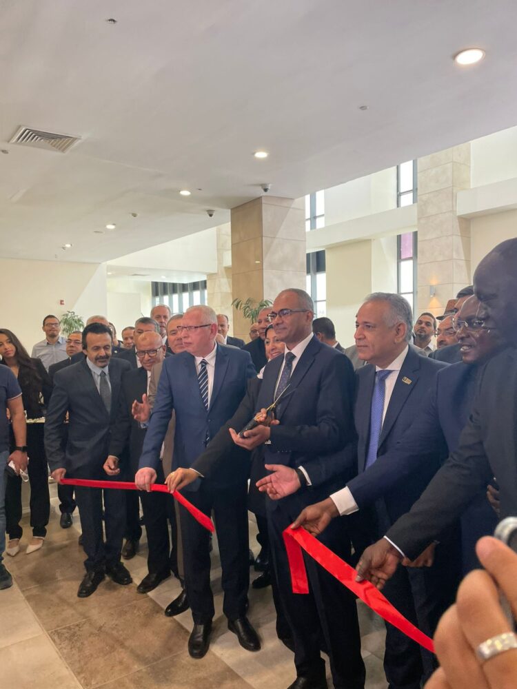 بالصور نائب وزير الإسكان يفتتح معرض وتريكس التاسع لمعالجة وتنقية المياه اليوم وسط إقبال كبير من العارضين و الزوار