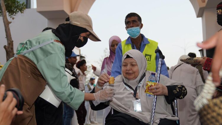 توافد حجاج السياحة "5 نجوم" إلى مشعر منى استعدادًا للتصعيد إلى عرفات 1 توافد حجاج السياحة “5 نجوم” إلى مشعر منى استعدادًا للتصعيد إلى عرفات