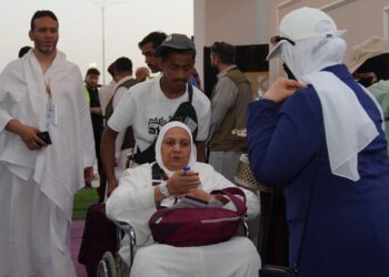ندوات وعظ وحلقات أدعية بمخيمات الخمس نجوم في عرفات
