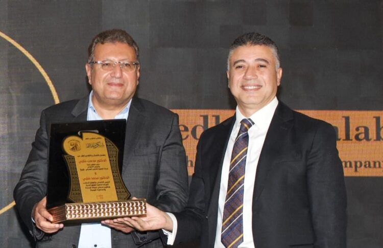 تكريم الدكتور مدحت شلبي رئيس شركة «الصفوة للتطوير العمراني SUD» كأكبر مطور عقاري في الدلتا 1 تكريم الدكتور مدحت شلبي رئيس شركة «الصفوة للتطوير العمراني SUD» كأكبر مطور عقاري في الدلتا