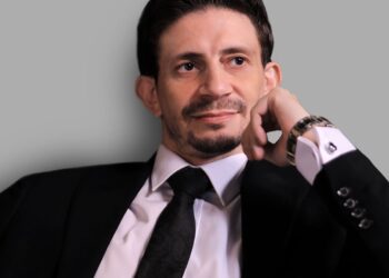 أحمد رجب: صفقتا “رأس الحكمة” و”مراسي البحر الأحمر” تؤسسان لفكرة «المثلث الذهبي العقاري»