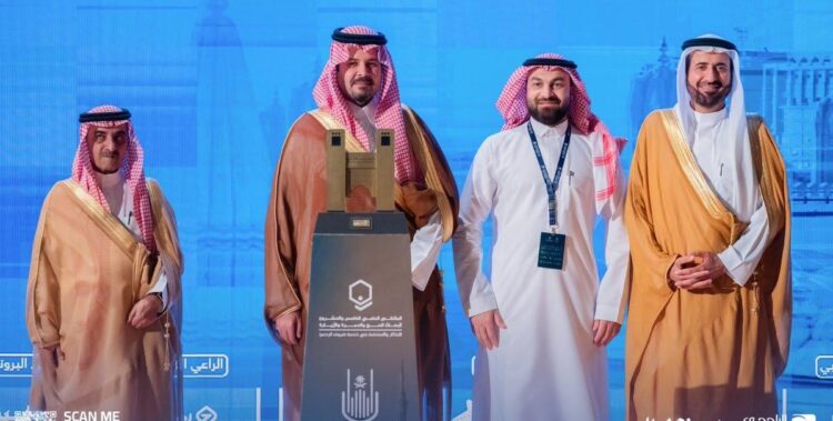 تكريم شركة الراجحي لدورها المتميز في البحث العلمي لتطوير خدمات الحج والعمرة 1 تكريم شركة الراجحي لدورها المتميز في البحث العلمي لتطوير خدمات الحج والعمرة