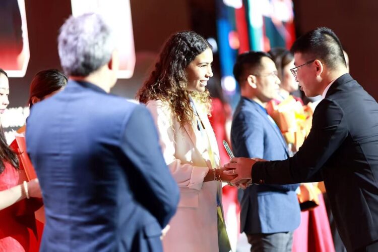 "سكر" لماكينات الخياطة تحصد ٥ جوائز في فعاليات عالمية بالصين 1 “سكر” لماكينات الخياطة تحصد ٥ جوائز في فعاليات عالمية بالصين