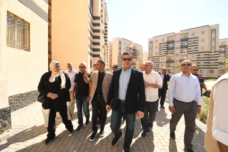 وزير الإسكان يتفقد وحدات المبادرة الرئاسية "سكن لكل المصريين" بمدينة العاشر من رمضان 1 وزير الإسكان يتفقد وحدات المبادرة الرئاسية “سكن لكل المصريين” بمدينة العاشر من رمضان