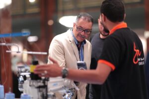 سكر مكة" لماكينات الخياطة تطرح أحدث آلات الإنتاج باستخدام الذكاء الاصطناعي بالتعاون مع "جاك" الصينية 2 IMG 20251027 WA0038
