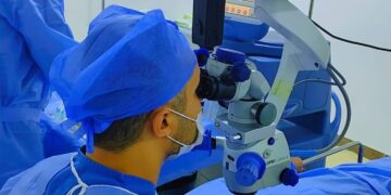 «صناع الخير» تُجري عمليات جراحية للحالات المستحقة بسوهاج ضمن مبادرة «عينك في عنينا»