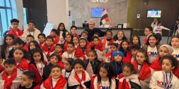 ٨٩ طفلًا مصريًا يرفعون علم مصر بجورجيا