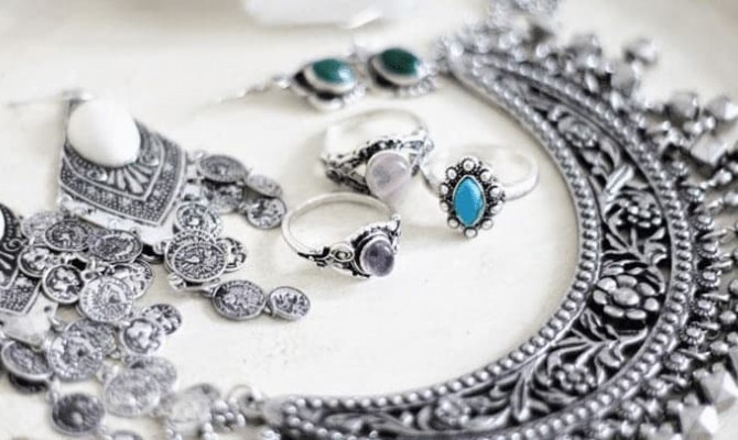 مركز «الملاذ الآمن» ارتفاع محدود للفضة محليًا رغم تصحيح حاد عالميًا بعد رفع الهوامش 1 مركز «الملاذ الآمن» ارتفاع محدود للفضة محليًا رغم تصحيح حاد عالميًا بعد رفع الهوامش