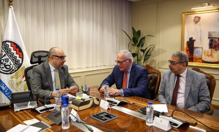 الأفرو- أسيوي : وزير قطاع الأعمال قدم نموذجاً يحتذى به فى إدارة أصول الدولة – بناة المستقبل