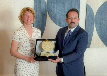 رئيس جهاز مستقبل مصر يلتقي وزيرة الزراعة الروسية ورئيس اتحاد مصدري الحبوب لبحث توريد القمح وزيادة الصادرات وإنشاء مركز لوجستي في مصر 10 رئيس جهاز مستقبل مصر يلتقي وزيرة الزراعة الروسية ورئيس اتحاد مصدري الحبوب لبحث توريد القمح وزيادة الصادرات وإنشاء مركز لوجستي في مصر