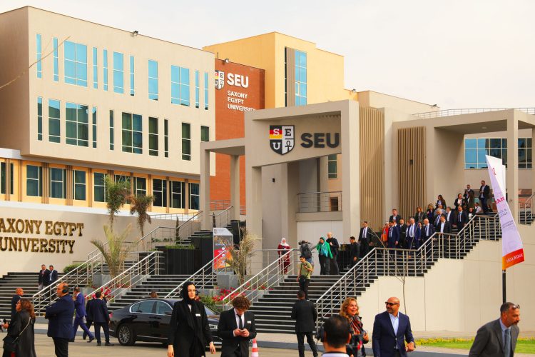 جامعة ساكسوني مصر” و”كيان” توقعان شراكة استراتيجية لتأهيل جيل جديد من مهندسي السيارات – بناة المستقبل