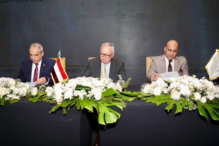 “العرابي” و “البارودي” يوقعان برتوكول تعاون لدعم الإسكان التعاوني والتنمية العمرانية في أفريقيا وآسيا