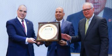 تقديرًا لدوره في تعزيز الاستثمار العرابي يكّرم الرئيس التنفيذي لاتحاد المستثمرين الأفرو- آسيوي