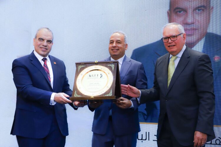 تقديرًا لدوره في تعزيز الاستثمار العرابي يكّرم الرئيس التنفيذي لاتحاد المستثمرين الأفرو- آسيوي