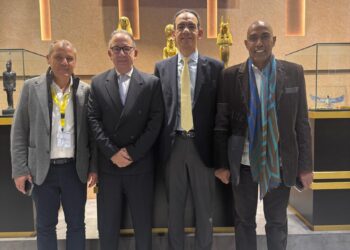 يهاب عبد العال مصر تحافظ على استقرار الحركة السياحية وترقب حذر في الأسواق لحجوزات الموسم المقبل