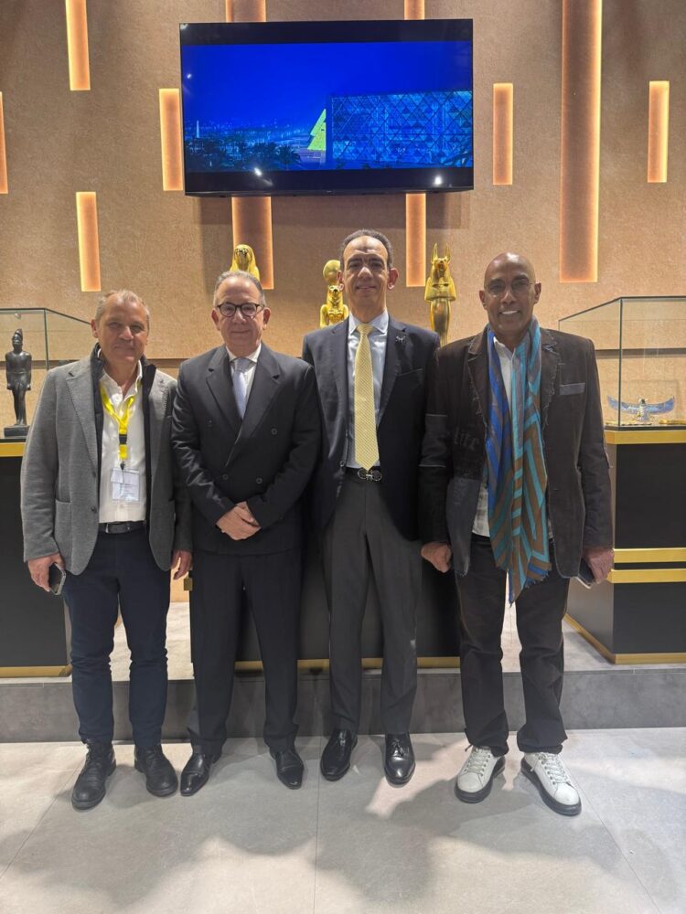 يهاب عبد العال مصر تحافظ على استقرار الحركة السياحية وترقب حذر في الأسواق لحجوزات الموسم المقبل