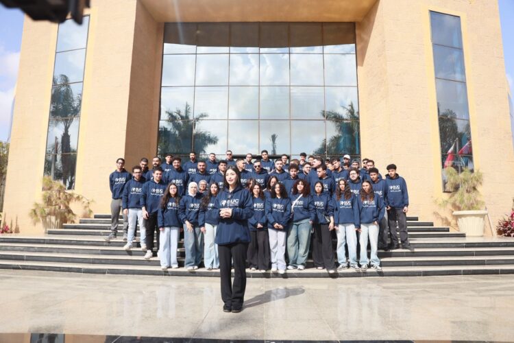 طلاب بجامعة بدر يشاركون في فاعليات مائدة الإفطار السنوى بالمطرية